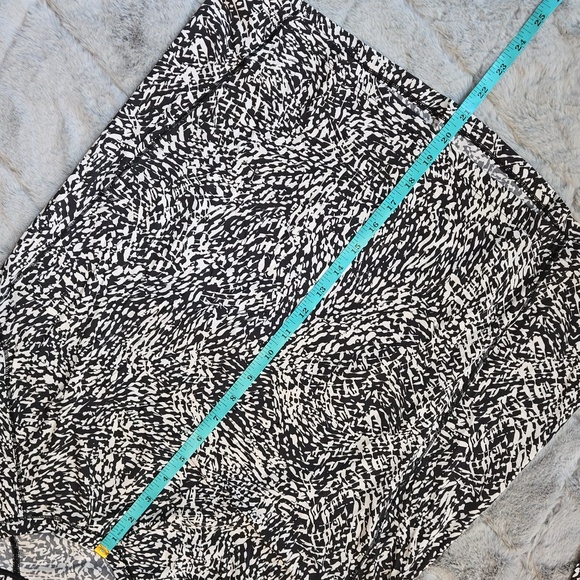 Athleta Black/White Long Sleeve Shirt, Women's Size Medium, Great Condition - Picture 4 of 9